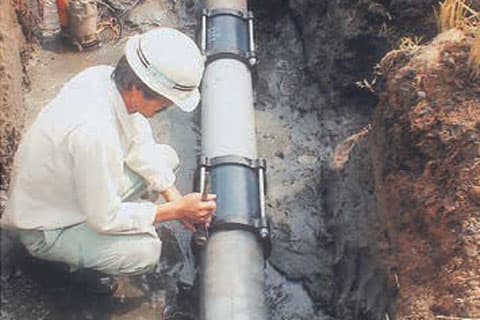 平成12年頃　パイプライン修理の様子（稲敷市上根本にて）